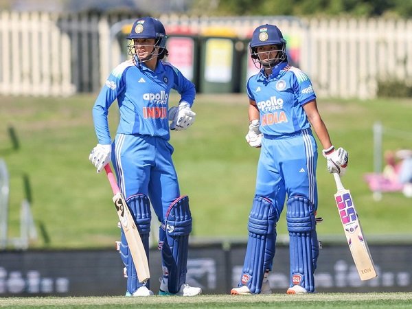 स्मृति मंधाना की सफलता, क्या हरमनप्रीत कौर रखेंगी अपनी स्थिति?