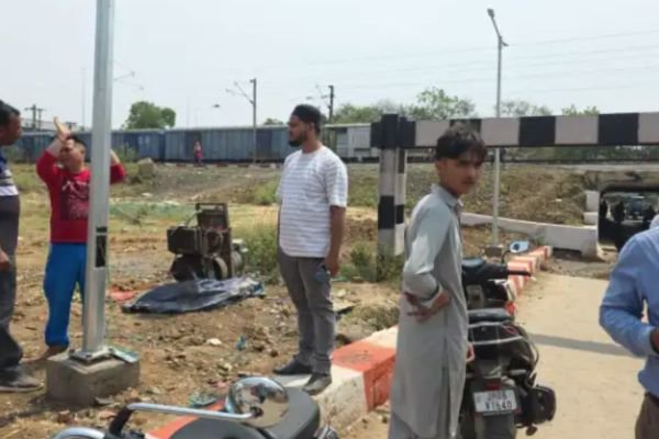 चक्रधरपुर रेलवे अंडरपास में ईद से पहले बेहतर रोशनी की व्यवस्था जल्दी की जाएगी