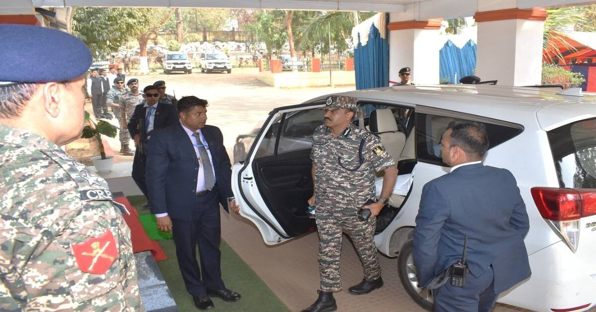चाईबासा नक्सल खबर: नक्सलियों को खत्म करने के लिए सुरक्षाबलों ने बनाई नई रणनीति, CRPF प्रमुख पहुंचे।