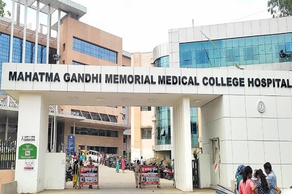 जमशेदपुर: एमजीएम अस्पताल में मरीज ने चौथी मंजिल से कूदकर आत्महत्या की, पुलिस कर रही है जांच।