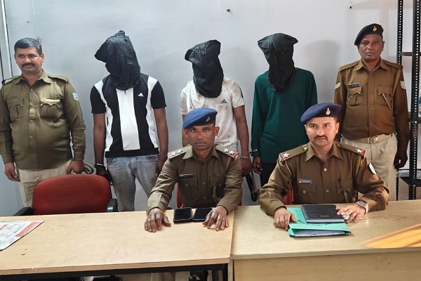 जमशेदपुर: कदमा में चोरी और मारपीट के आरोप में तीन व्यक्ति गिरफ्तार, तीन बैटरियां मिलीं, आरोपी जेल भेजे गए।