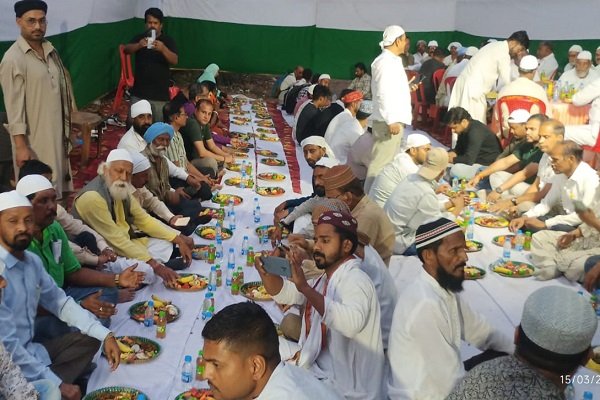 जमशेदपुर: झामुमो कार्यालय में इफ्तार पार्टी, देश की समृद्धि और विश्व शांति के लिए प्रार्थना।