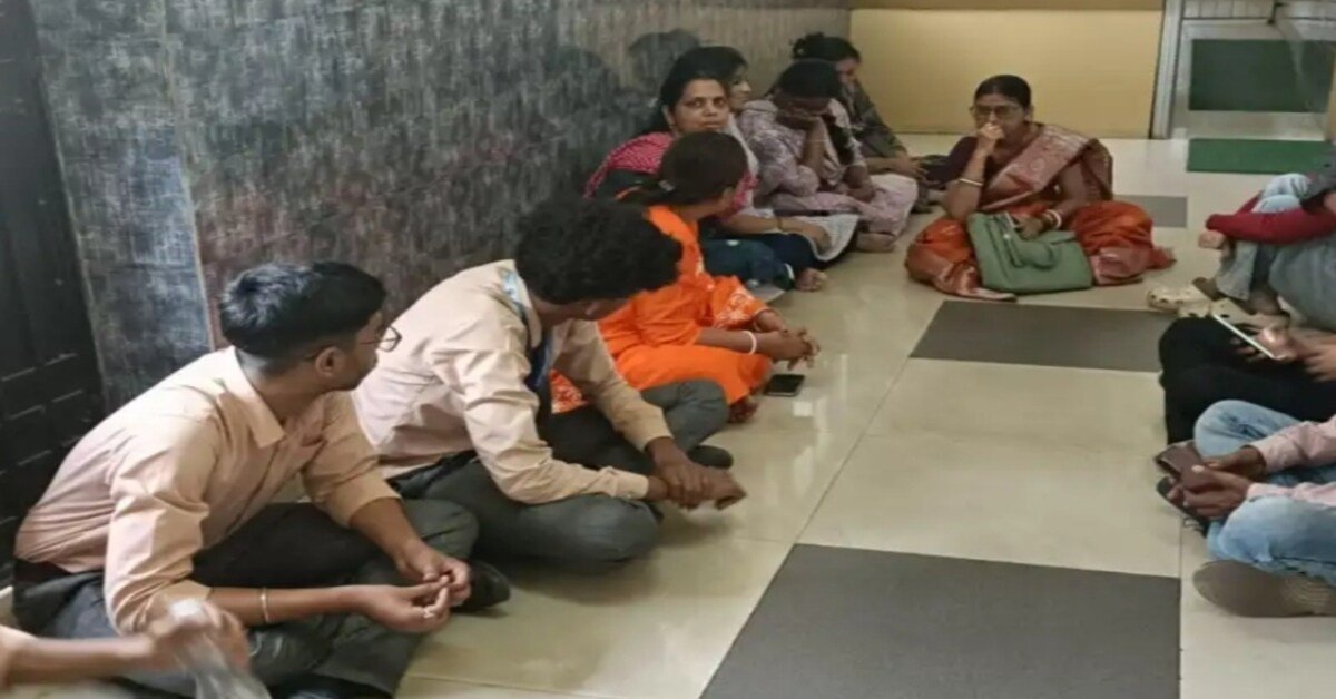 जमशेदपुर में सेंट मेरी इंग्लिश हाई स्कूल में 30 छात्रों की टर्मिनेशन पर विवाद