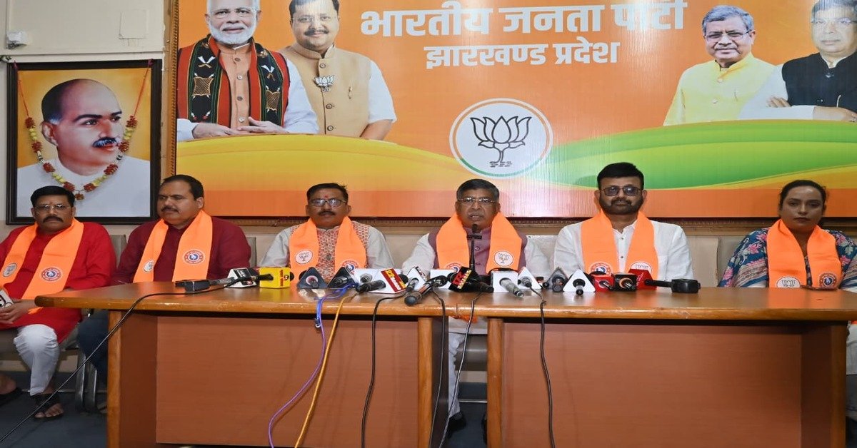 झारखंड राजनीतिक समाचार: हेमंत सोरेन गरीबों के लिए आवास नहीं, शीश महल बनाएंगे, जानें बीजेपी अध्यक्ष का क्या कहना है।