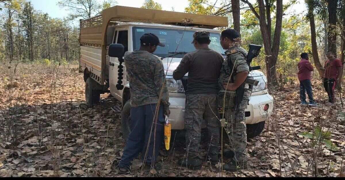 डेरवां जंगल में मिली अज्ञात लाश, हाथ लकड़ी और रस्सी से बंधे, हत्या की आशंका।
