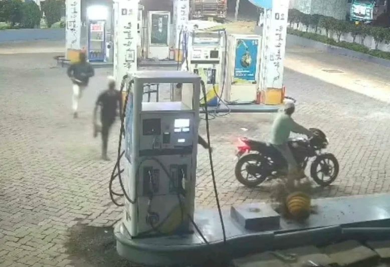 BREAKING : रांची के पेट्रोल पंप लूटकांड में पुलिस को बड़ी सफलता, 11 आरोपी गिरफ्तार, हथियार और कैश बरामद