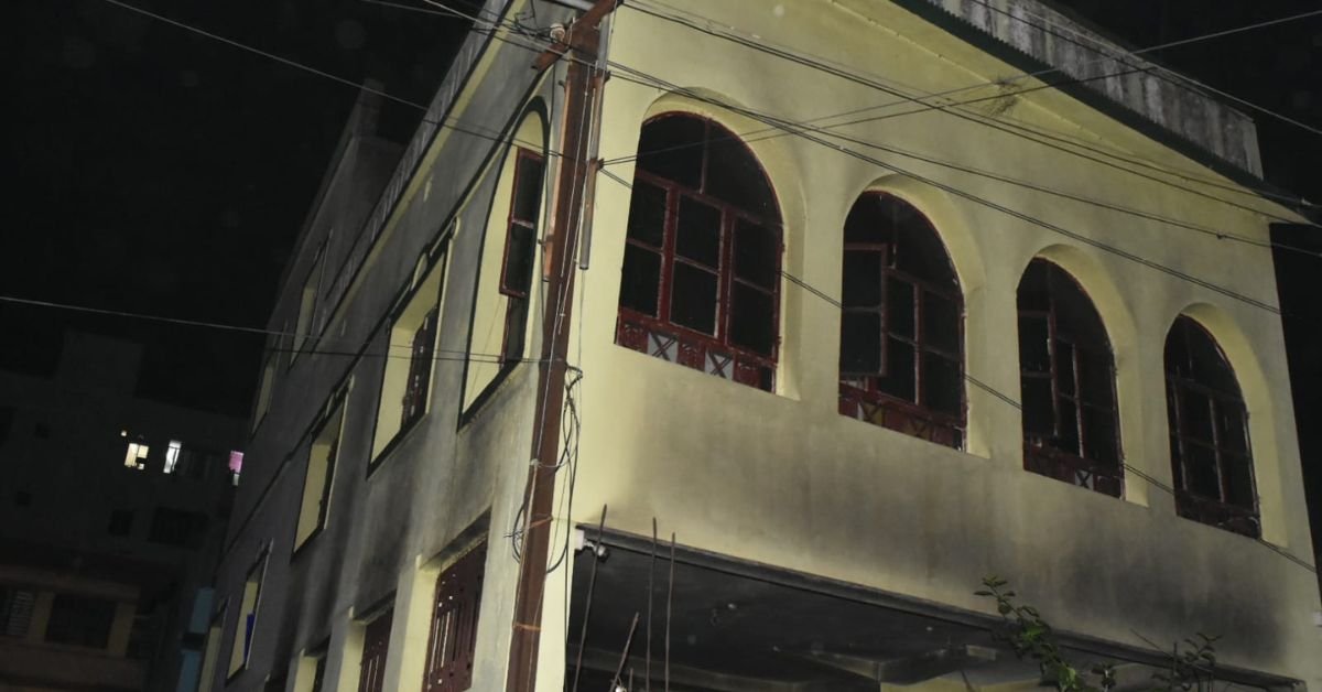 Dhanbad Fire News : धनबाद की एक काॅलोनी में लग गई आग, आधी रात को मची अफरा-तफरी