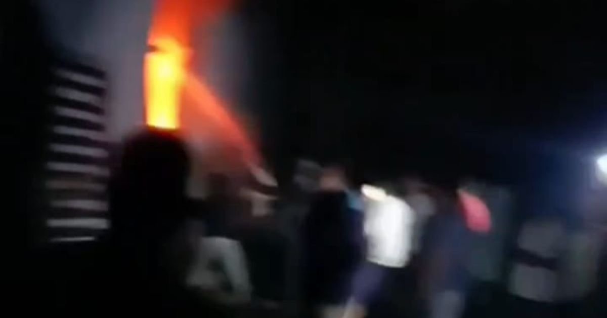 पालामू आगजनी: रेड़मा में भीषण आग से गोदाम में रखे बिजली के सामान जलकर राख हुए