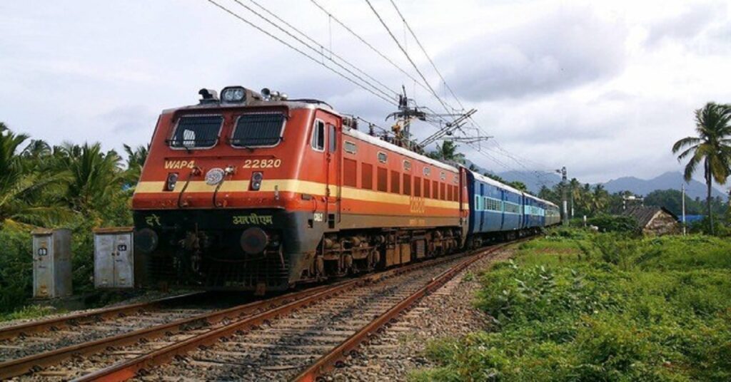 Indian Railway: धनबाद से बालाजी दर्शन जाने वालों के लिए सफर हुआ आसान; अब नियमित चलेगी रक्सौल-तिरुपति एक्सप्रेस