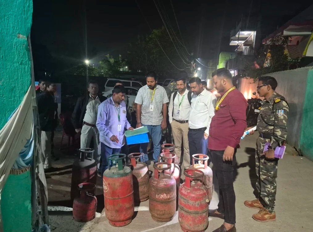 रांची में LPG कालाबाजारी का भंडाफोड़, छापेमारी में कई सिलेंडर और उपकरण बरामद