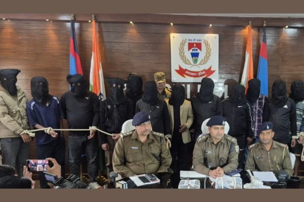 रांची में पिता-पुत्र पर हमला करने वाले 12 गिरफ्तार, राइफल, पिस्टल और 3 SUV बरामद।