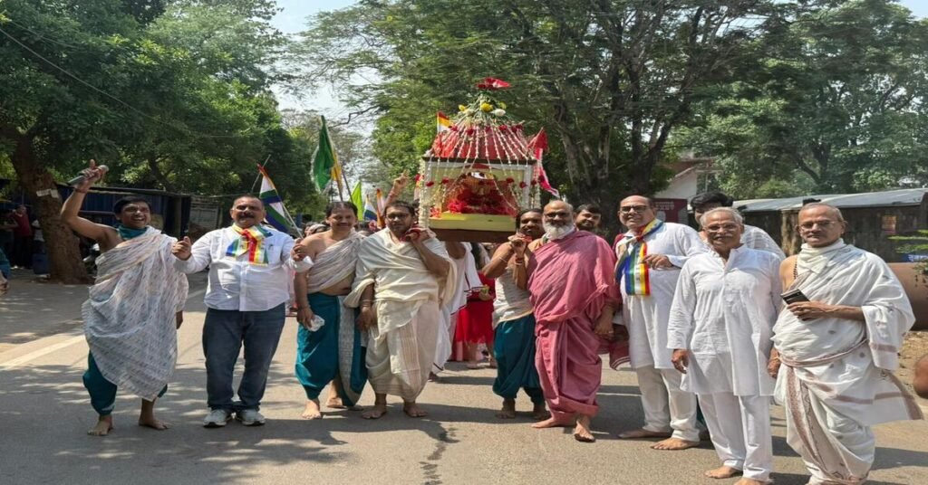 RANCHI NEWS: महावीर जयंती पर निकाली गई भव्य शोभायात्रा, अहिंसा का दिया संदेश