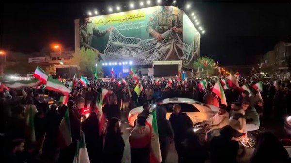 लोगों ने जीत का जश्न मनाना शुरू किया, सीजफायर के ऐलान से प्रोटेस्टर्स असंतुष्ट।