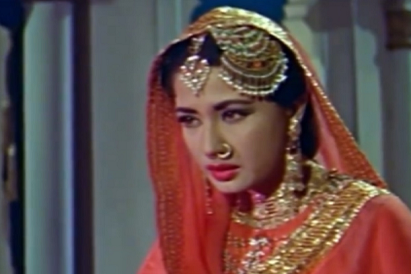 शूटिंग के रास्ते में घिरीं मीना कुमारी डाकू ने चाकू दिखाकर रखी चौंकाने वाली शर्त