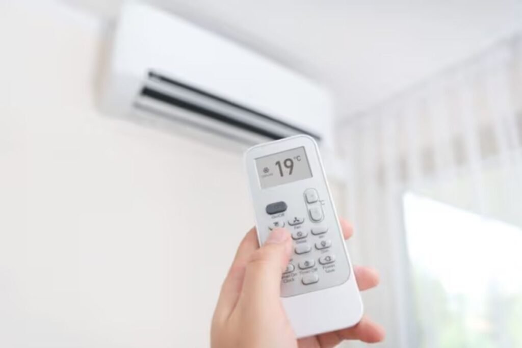 AC की कूलिंग हो गई कम? इन आसान तरीकों से घर बैठे चेक करें गैस लेवल