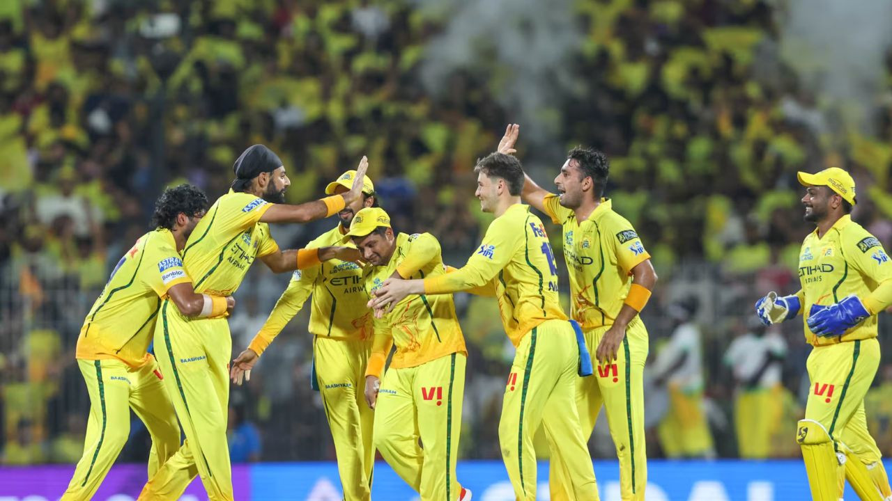 MI VS CSK: महामुकाबले से पहले CSK ने खेला बड़ा दांव, आयुष म्हात्रे की जगह मुंबई के खिलाफ उतारा मुंबई का ये पूर्व गेंदबाज | Former Mumbai Bowler Akash Madhwal replaced Ayush Mhatre MI vs CSK IPL 2026