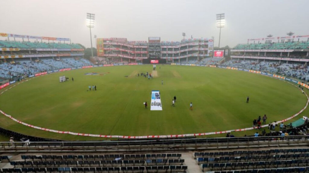 DC vs RCB: क्या RCB आज DC से लेगी हार का हिसाब? जानें मौसम और पिच रिपोर्ट, हेड-टू-हेड; संभावित प्लेइंग इलेवन | IPL 2026 DC vs RCB Match Details Head to Head Weather and Pitch Report predicted playing 11