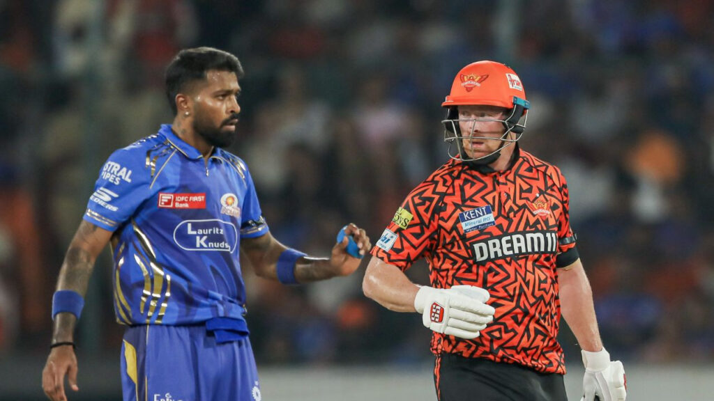 MI vs SRH: क्या जीत की पटरी पर लौटेगी MI या हैदराबाद जारी रखेगी जीत का सिलसिला? जानें वेदर और पिच रिपोर्ट, हेड टू हेड | IPL 2026 MI vs SRH Pitch and Weather Report Head to Head Predicted Playing XI Hardik Pandya Pat Cummins