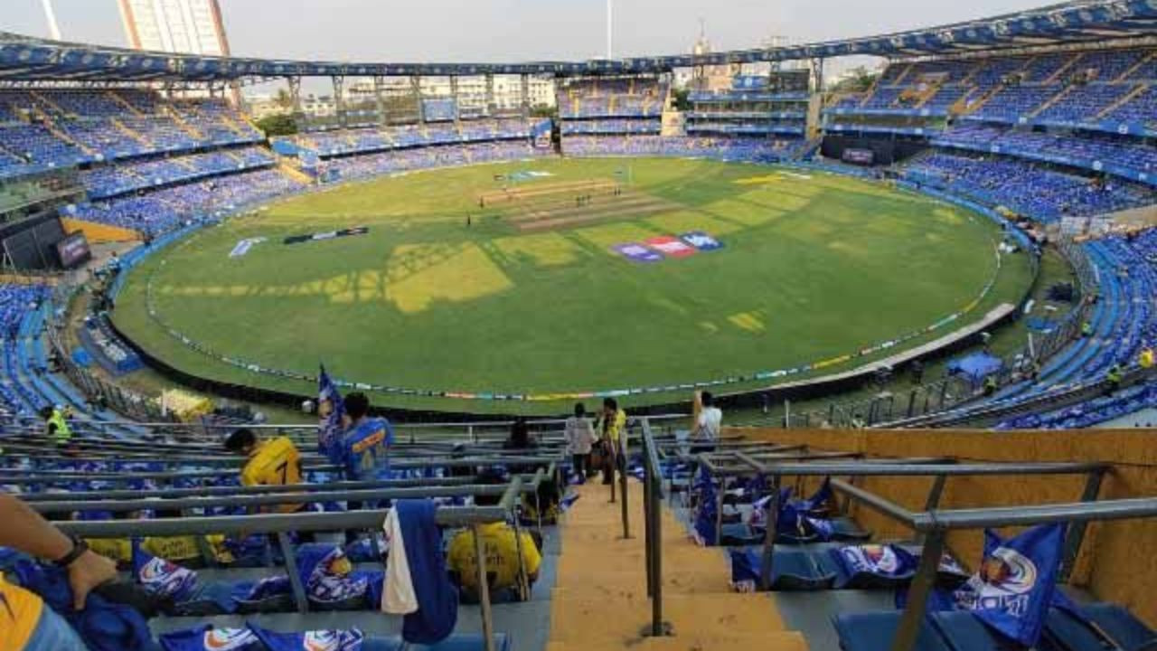 MI vs CSK: आज वानखेड़े में चेन्नई-मुंबई के बीच होगी भिड़ंत, जानिए वेदर-पिच रिपोर्ट | IPL 2026 MI vs CSK match head to head pitch report Mumbai Weather forecast probable playing 11