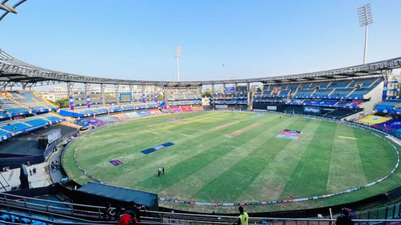 MI vs RCB, Pitch Report: रोहित-विराट के बीच होगी वानखेड़े में जीत की जंग, जानिए वानखेडे़ की पिच क्या दिखाएगी असर | IPL 2026 MI vs RCB Wankhede Stadium pitch report weather update predicted playing XI Rohit Sharma Virat Kohli