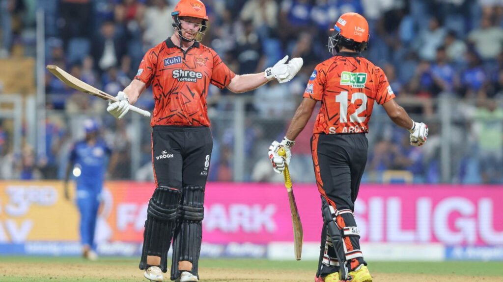 MI vs SRH: हैदराबाद ने चेज किया 243 रनों का लक्ष्य, मुंबई को उसके घर में 6 विकेट से दी पटखनी | Sunrisers Hyderabad Chase Down 244 In Record Style against mumbai indians in wankhede