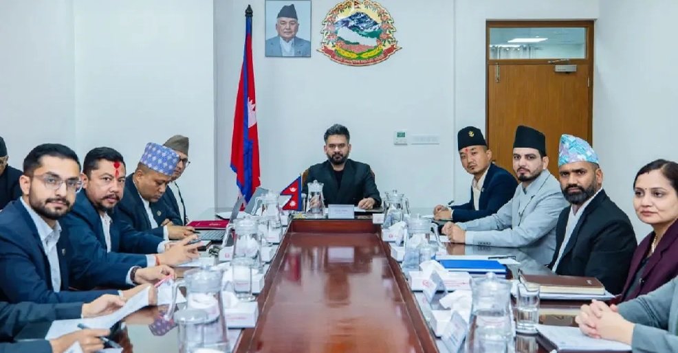 नेपाल में पेट्रोल-डीजल संकट: सरकार का बड़ा फैसला, अब सप्ताह में दो छुट्टियां।