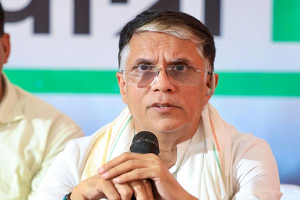 कांग्रेस नेता पवन खेड़ा के दिल्ली आवास पर असम पुलिस का छापा, तलाशी अभियान जारी…