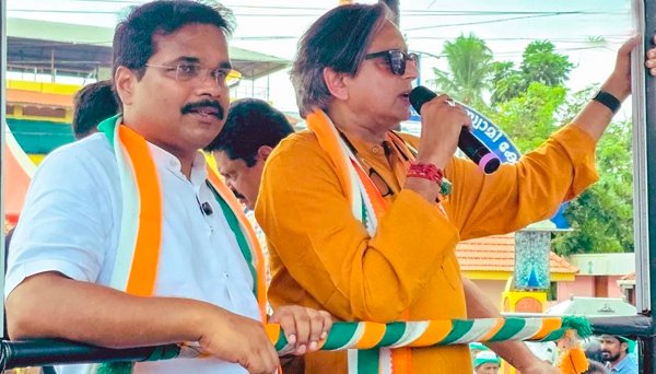 शशि थरूर के काफिले पर हमला, गनमैन को पीटा गया