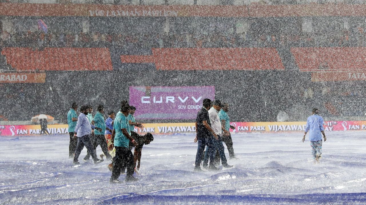 SRH vs DC: आज होगी दिल्ली-हैदराबाद के बीच भिड़ंत, क्या बारिश बनेगी विलेन! कुछ ऐसा रहेगा पिच का मिजाज | IPL 2026 SRH vs DC Pitch Report Hyderabad Weather Forecast Head to head Ishan Kishan Axar Patel