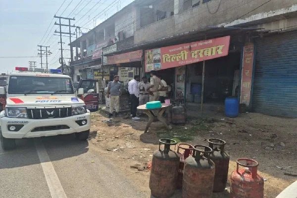ओरमांझी में गैस माफिया के खिलाफ कार्रवाई, बिरयानी दुकान में अवैध रिफिलिंग का भंडाफोड़