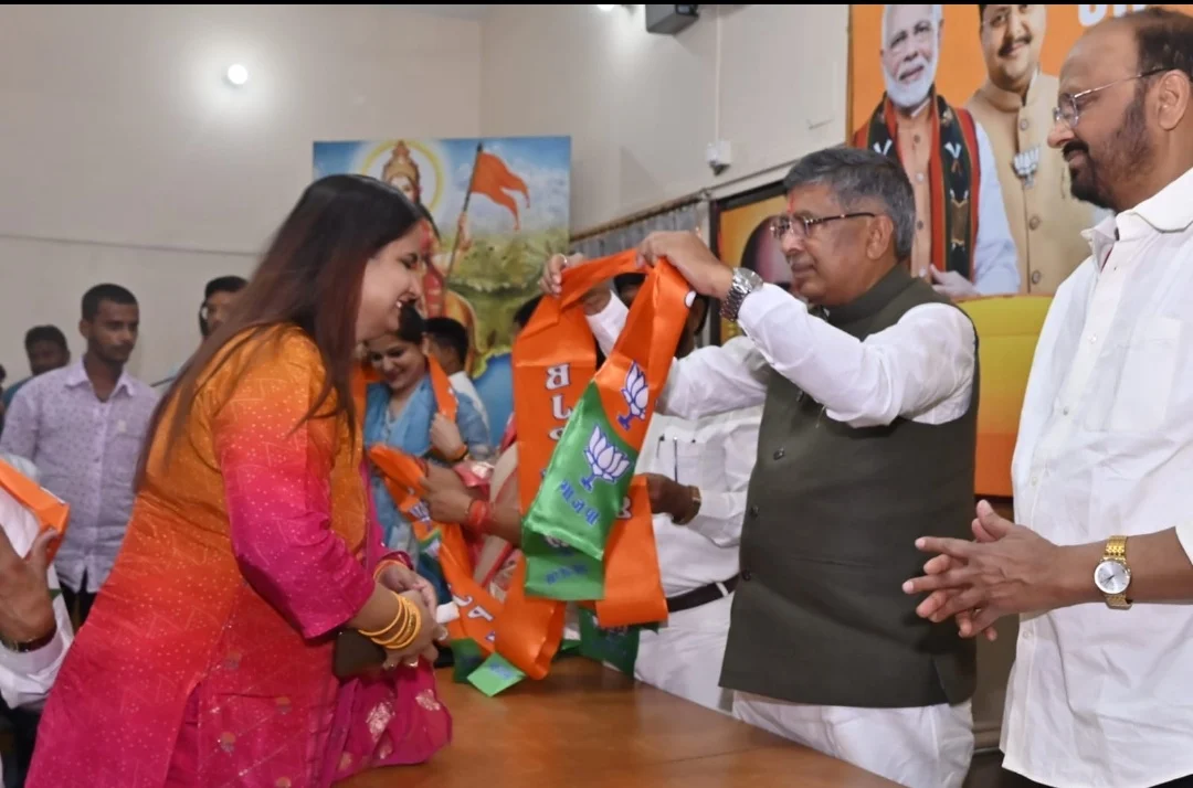 कांग्रेस को झटका, फुसरो की वार्ड पार्षद रश्मि सिंह सैकड़ों समर्थकों संग भाजपा में शामिल