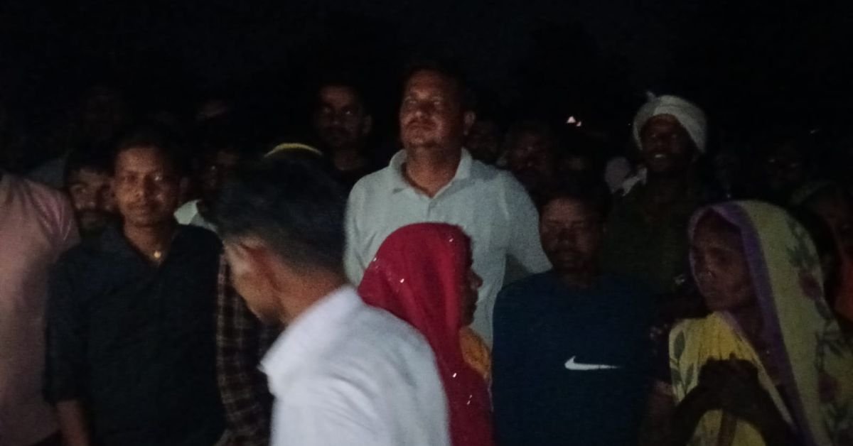 गड़वा सड़क हादसा: बालू से भरे ट्रैक्टर ने बाइक सवार को कुचला, एक की मौत, एक घायल