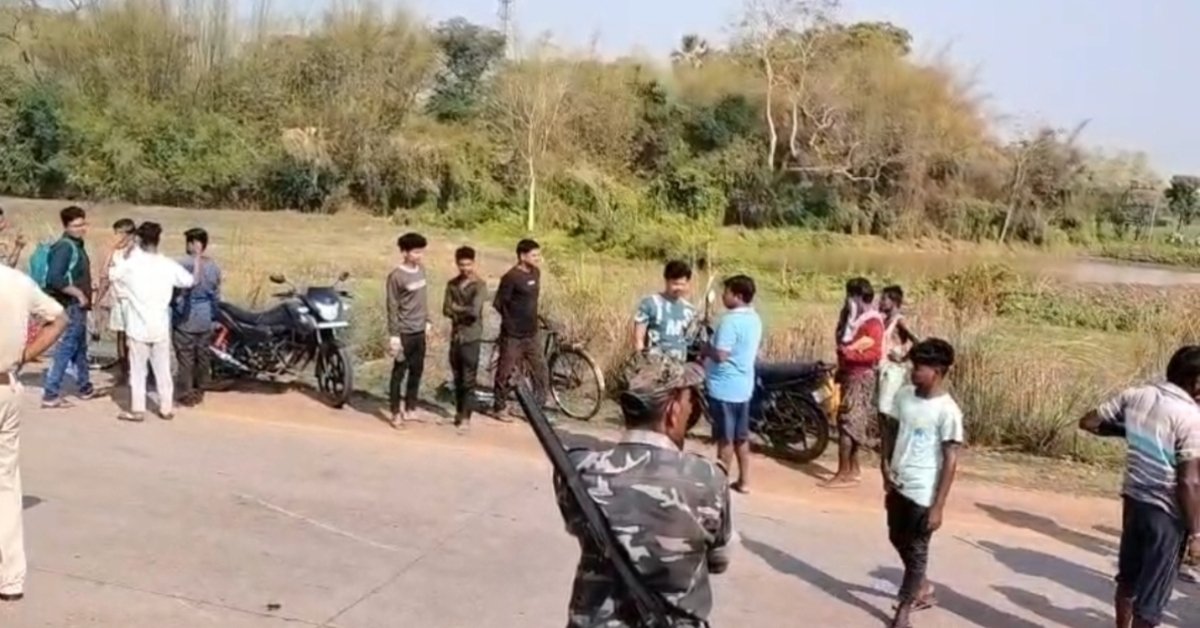 घटशिला दुर्घटना: बहरागोड़ा में ट्रक ने ऑटो को टक्कर मारी, चालक की मौत, चार घायल।