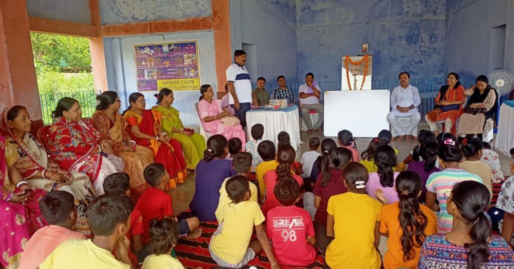 Ghatshila News: राजस्टेट दुर्गा मंडप में हुआ अपूर पाठशाला का शुभारंभ