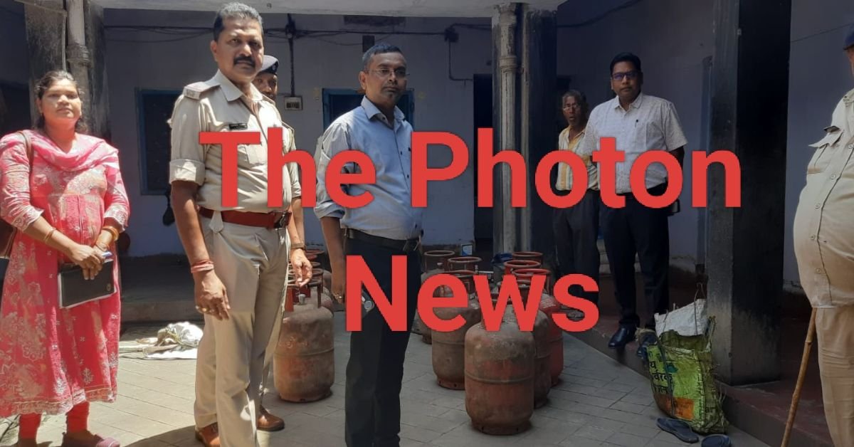 Chaibasa News : LPG कालाबाजारी पर प्रशासन सख्त, कई सिलेंडर किए गए जब्त