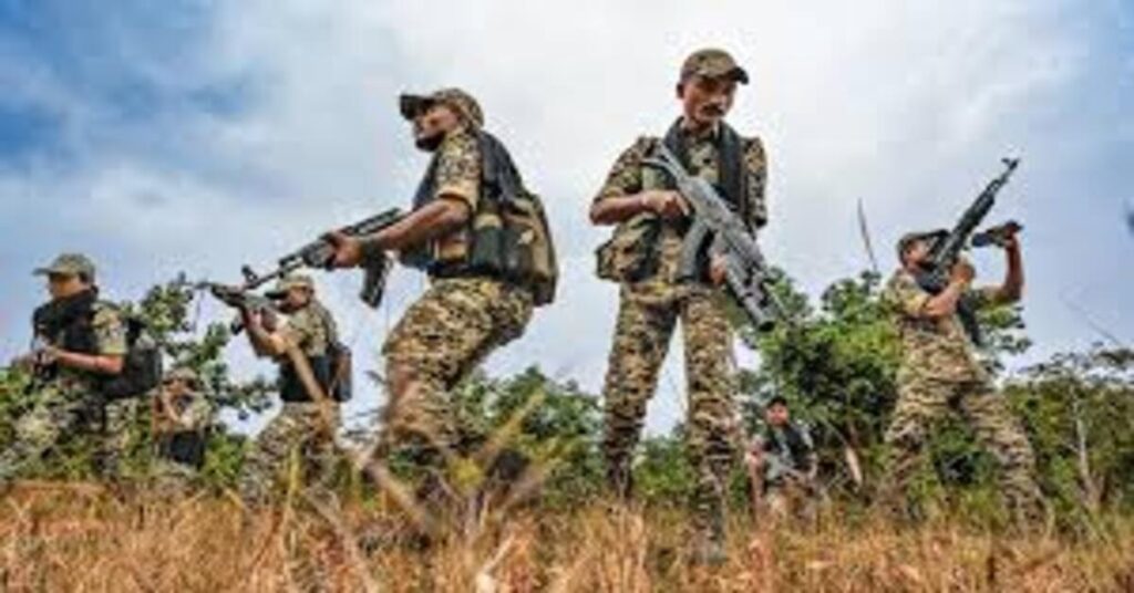 Chaibasa News : सारंडा के जंगल में पुलिस-नक्सली मुठभेड़, इलाके में बढ़ी हलचल, सुरक्षाबलों ने संभाला मोर्चा