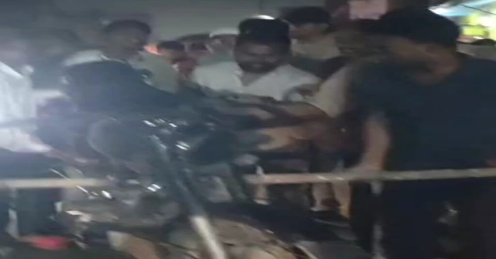 Jamshedpur Crime: आजादनगर में थाने से महज 50 मीटर दूर चाकूबाजी, 4 घायल, दो की हालत गंभीर