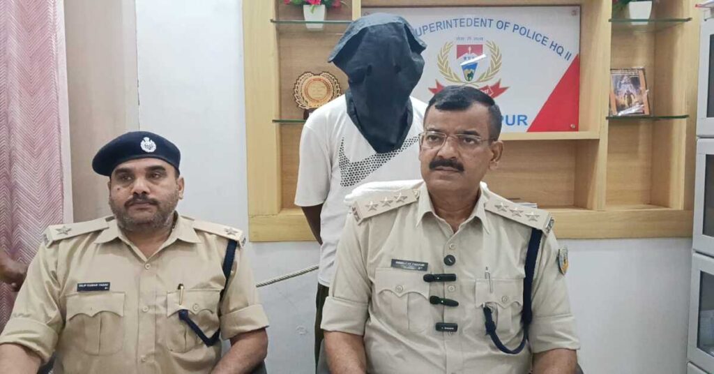 Jamshedpur Crime: कदमा में शातिर वाहन चोर को गिरफ्तार कर पुलिस ने बरामद कीं तीन बाइकें, मानगो में शराब व बारीडीह में गांजा तस्कर धराया