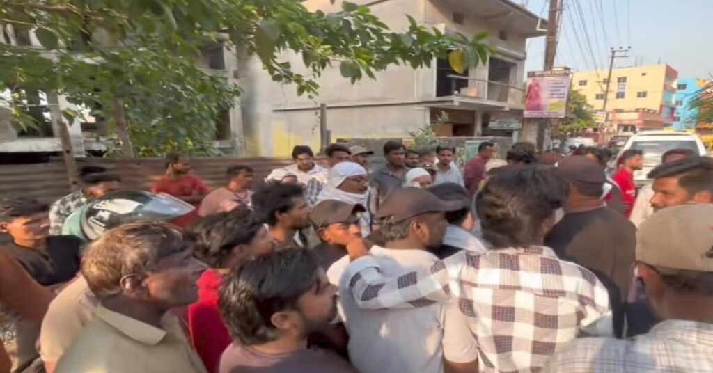 Jamshedpur Traffic Checking: मानगो में ट्रैफिक चेकिंग पर पुलिस और पब्लिक आमने-सामने, दोनों पक्षों ने लगाए गंभीर आरोप, होगी जांच