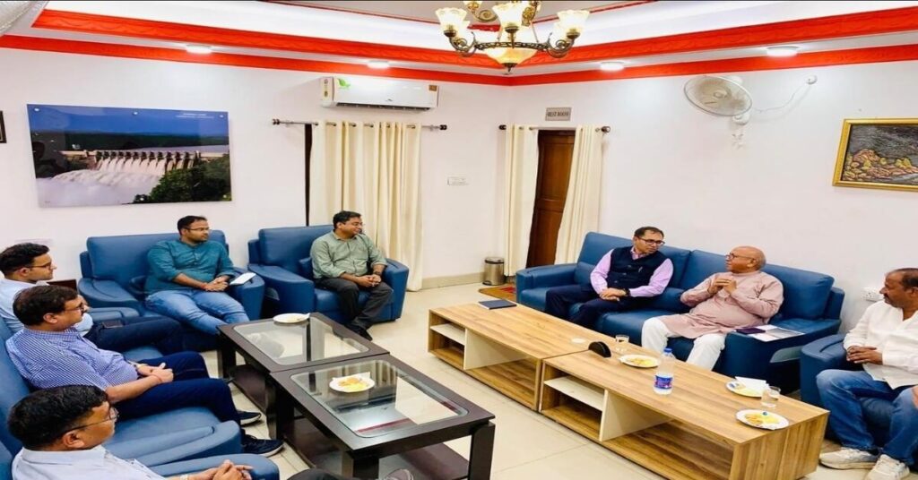 Jamshedpur Rail News : टाटानगर में ट्रेनों की लेटलतीफी को लेकर विधायक ने DRM संग की बैठक