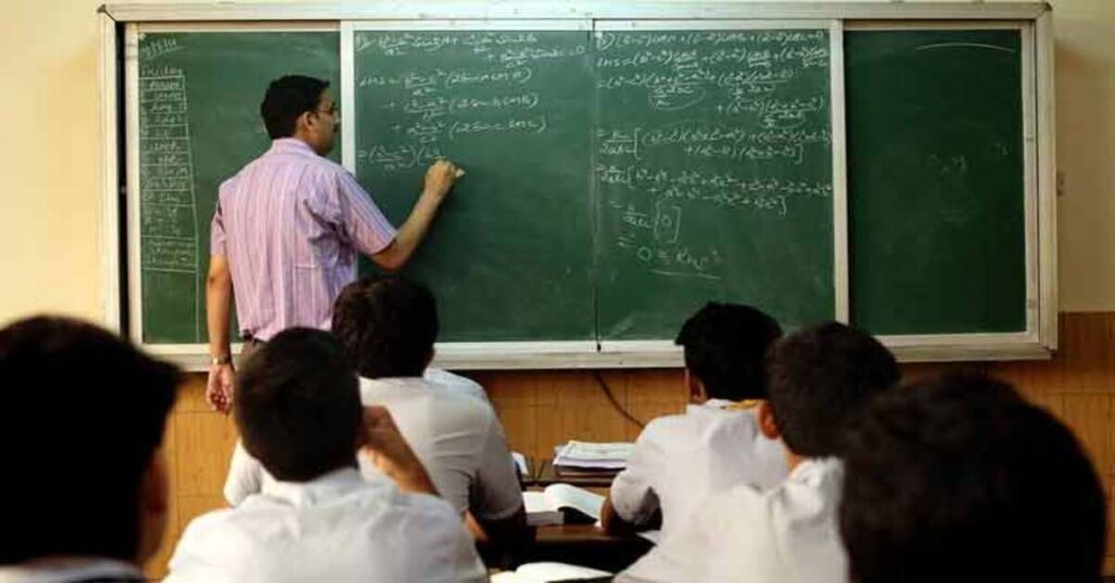Jamshedpur Education News : अब प्रारंभिक स्कूलों के बच्चों को भी पढ़ाएंगे प्लस टू स्कूलों के शिक्षक