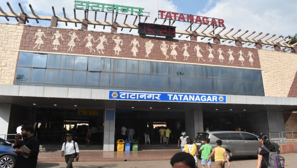 Jamshedpur News : टाटानगर में रेलवे की जमीन पर आज चलेगा बुलडोजर, वर्ल्ड क्लास स्टेशन के लिए शुरू होगा अतिक्रमण हटाओ अभियान