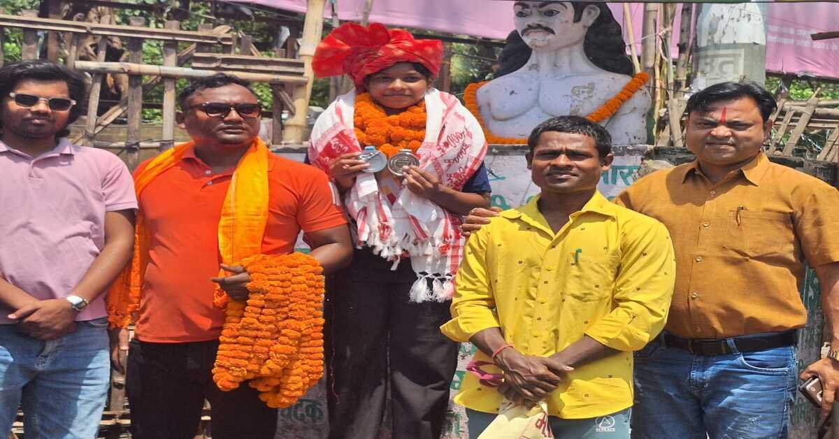 जमशेदपुर समाचार: दिव्या सोय ने चेन्नई में किक बॉक्सिंग नेशनल चैंपियनशिप में जीता मेडल, जमशेदपुर में हुआ जोरदार स्वागत