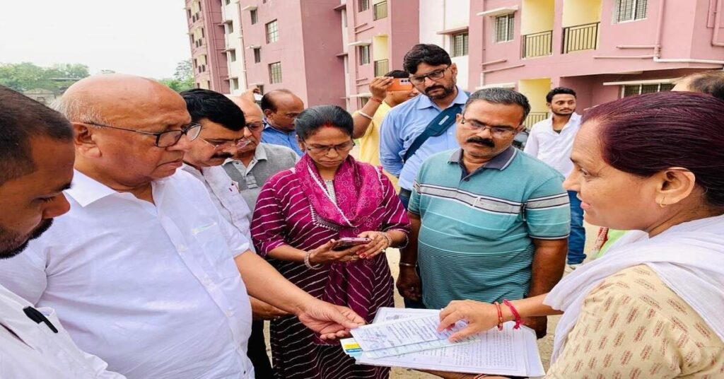 Jamshedpur News: मोहरदा में पीएम आवास योजना का सरयू राय ने किया निरीक्षण, जानें क्यों भड़के सरयू; जुडको के खिलाफ जांच के लिए CAG को लिखेंगे