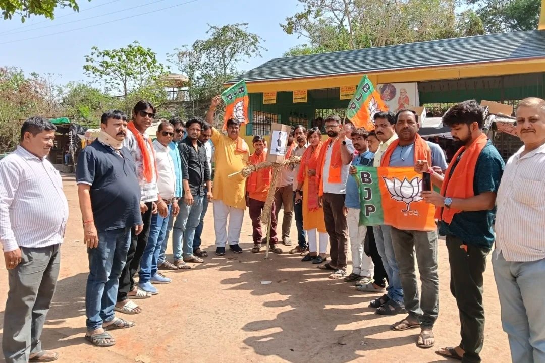 पेपर लीक पर जामताड़ा में सियासी बवाल, भाजयुमो ने फूंका मुख्यमंत्री का पुतला, सीबीआई जांच की मांग तेज