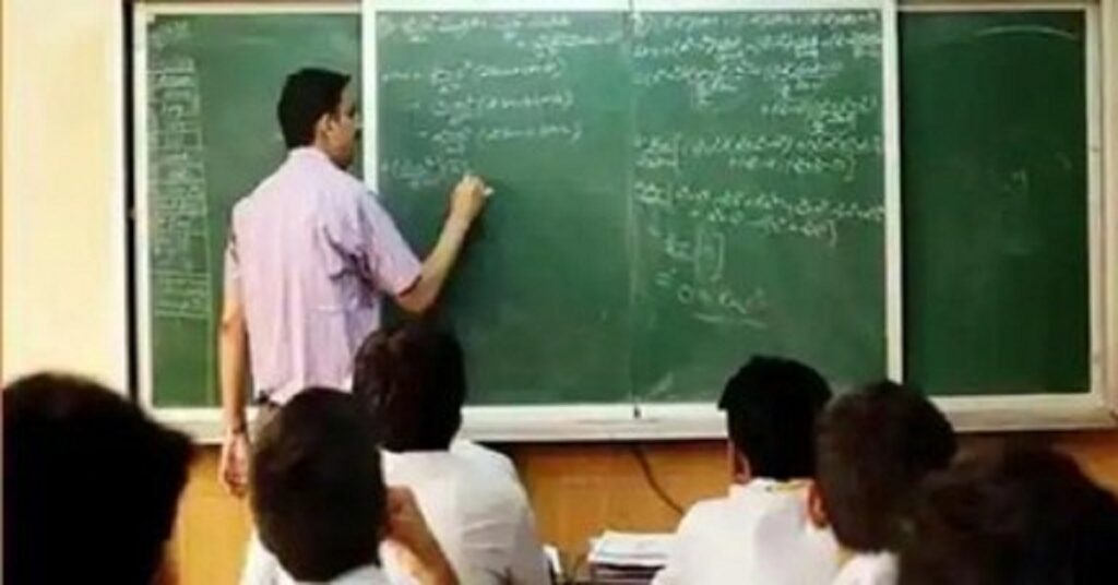 Jharkhand के मंत्रियों ने पारा शिक्षकों को दिया बड़ा आश्वासन; कहा- निश्चिंत होकर काम काम करें, 60 वर्ष आयु तक नौकरी सुरक्षित