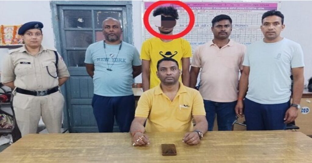 Tatanagar Railway Station: टाटानगर रेलवे स्टेशन जा रहे हैं तो रहें सावधान, चप्पे-चप्पे पर खड़े हैं मोबाइल चोर