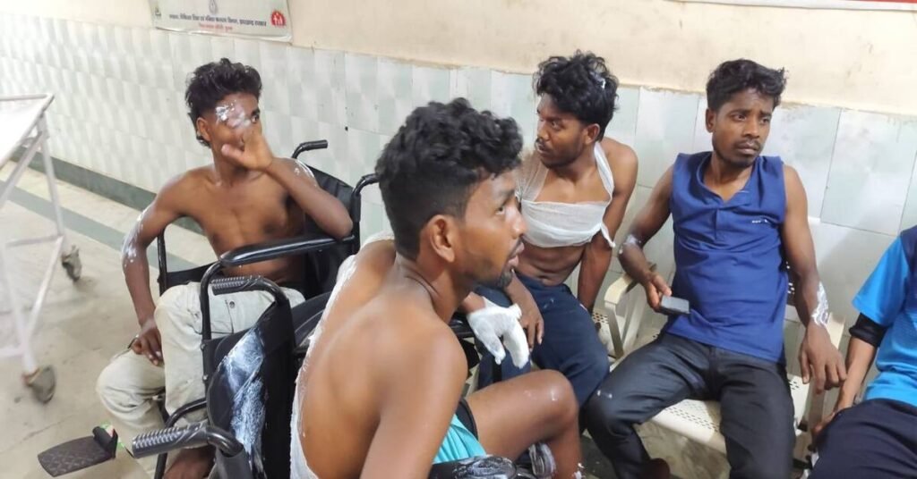Dumka News : बस की छत पर नाचते बाराती हाई टेंशन तार की चपेट में, छह से ज्यादा झुलसे