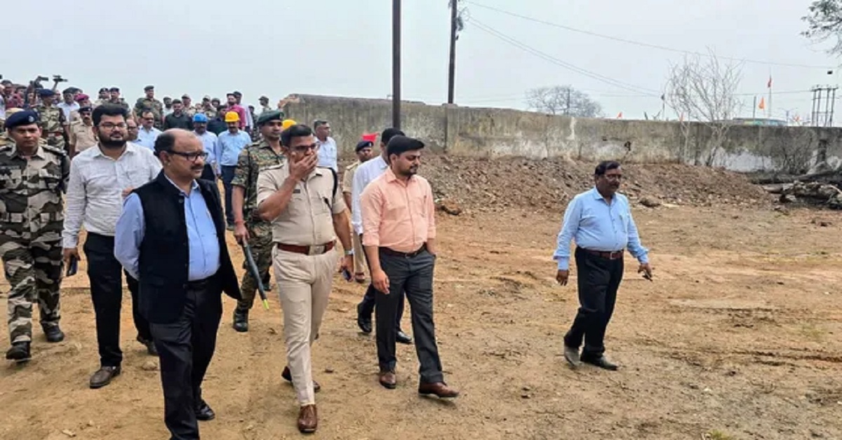 Dhanbad News: भू-धसान और गैस रिसाव वाला क्षेत्र केंदुआडीह को खाली करने की अपील; डीसी ने लिया स्थिति का जायजा, दिए कई निर्देश