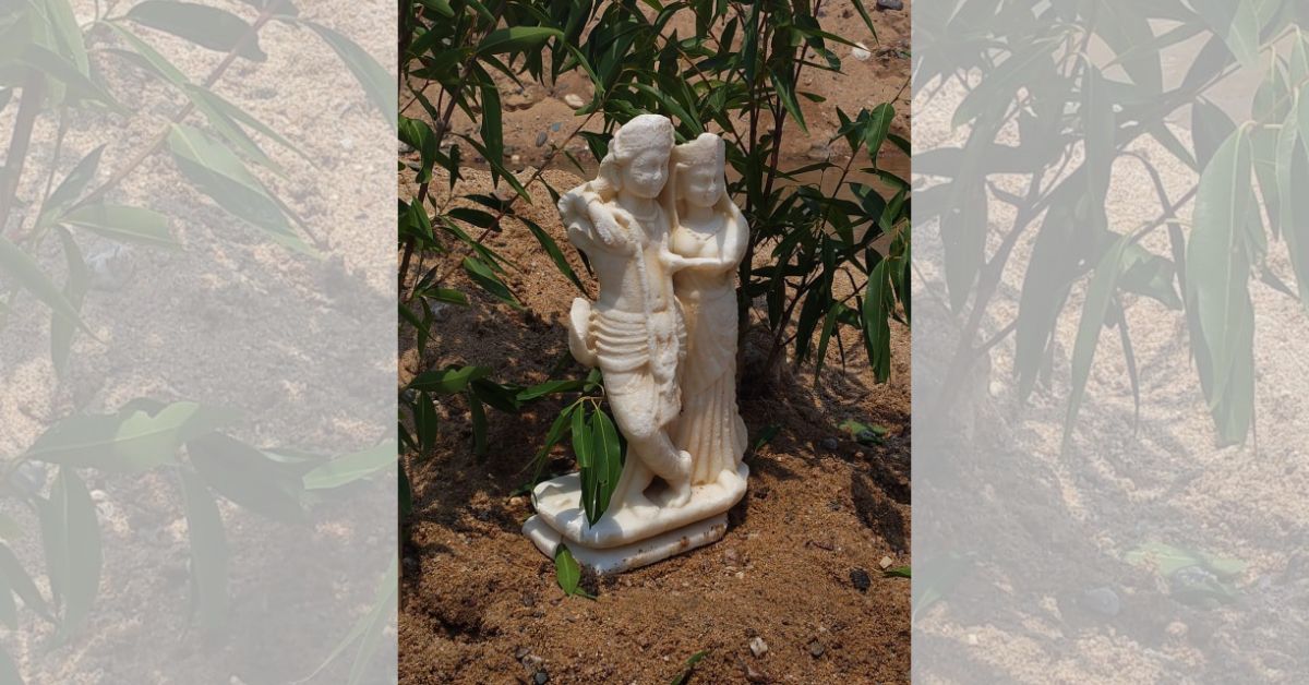 West Singhbhum News : मनोहरपुर में खुदाई के दौरान मिली राधा-कृष्ण की संगमरमर की मूर्ति, उमड़ी श्रद्धालुओं की भीड़